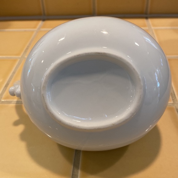 Beautiful White Gravy or Sauce Server with a Scrolled French-Inspired Handle. - Picture 5 of 5